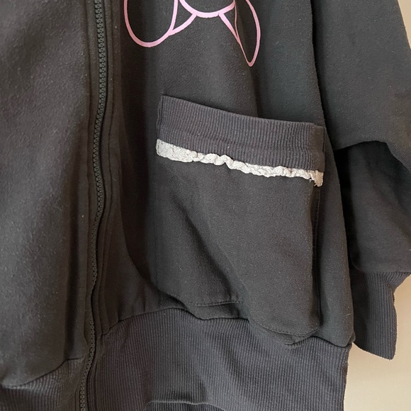 Oversized Hoodie with Bear ears and strawberry strings - Picture 4 of 5